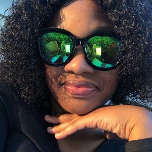 Meet your Posher, Edriana